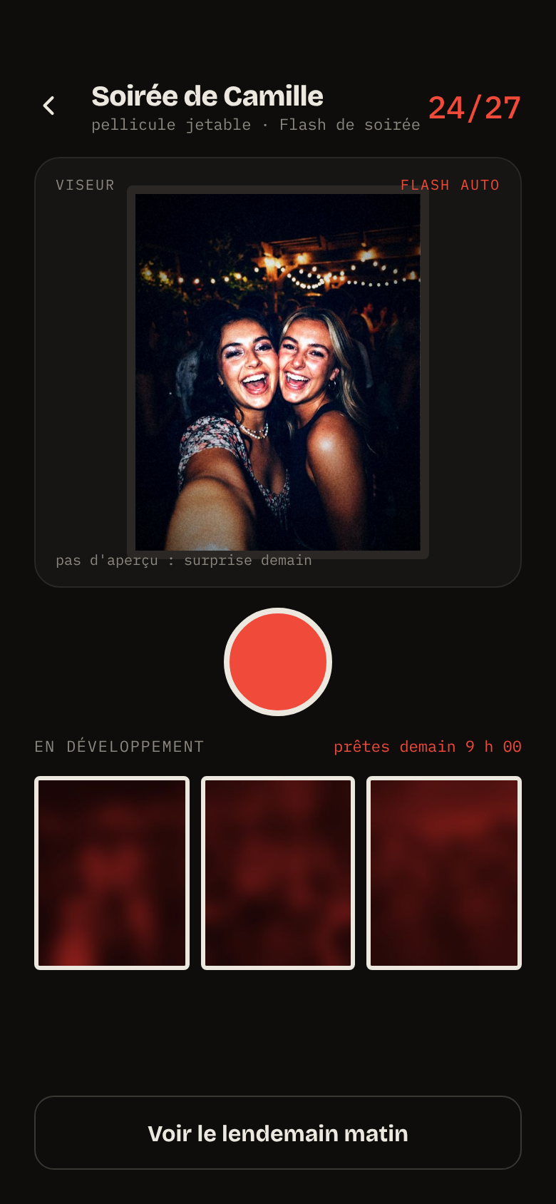 A câmera descartável durante a noite, fotos ainda não reveladas